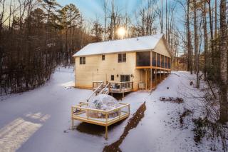 The Moondance Cabin by Lightfoot Stays Vacation Rentals - Sevierville - 3