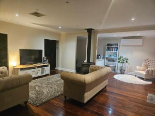 Globe Trotters Homestay - room in shared private residence - Perth - 8