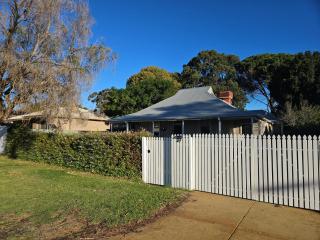 Globe Trotters Homestay - room in shared private residence - Perth - 5