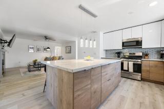 Luxury Home with Spacious Backyard - Sleeps 12 - Poway - 5
