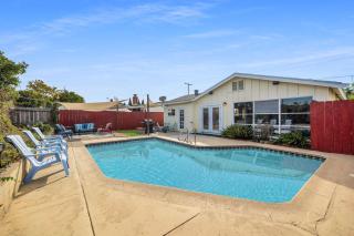 Backyard Oasis with Pool and 15 Min to Everything - San Diego - 0