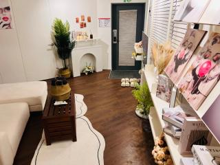 1 minute from Hongdae Entrance Station #4 beds #hotel bedding #Hongdae main street #famous restaurants #luggage storage #popular accommodation #3 rooms - Samgong - 8