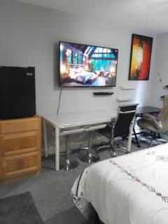 Furnished master bedroom - Sandy Springs - 0