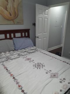 Furnished master bedroom - Sandy Springs - 7