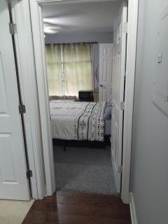 Furnished master bedroom - Sandy Springs - 4