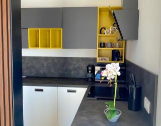 GEA SEAVIEW APARTMENT - Bright Top-Floor Gem in central Nettuno, Steps from the Station - 3