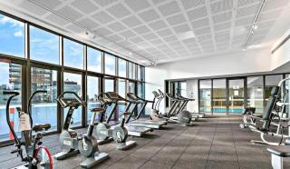 Floor 32 Modern 2 Bed 2 Bathroom CDB Apartment - Melbourne - 2