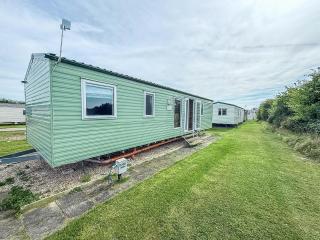 Cosy 8 Berth Caravan With Lovely Field Views At Sunnydale Ref 35353S - Louth - 0