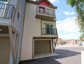 Modern Ascend townhouse - 1