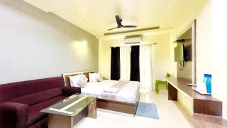 Premium Sea View- Hotel T# B# Resort !Puri, Near Sea Beach And Jagannath Temple, Fully Air conditioned Rooms With Wifi And Restaurant & Lift and Parking Facilities,BEST STAY IN PURI - Puri - 1