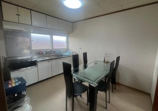 Furano House, 2F Apartment, 3 Bedrooms, Max 8PP - 6 Adults 2 Kid, Near JR, Group Travel, Onsite Parking - Furano - 3