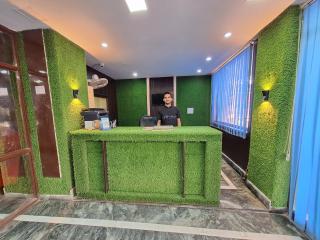 Hotel nancy paradise and crave cafe and restaurant - Bahādrābād - 8