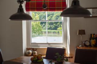 Large Open Plan Cottage with Balcony BBQ Area - 3
