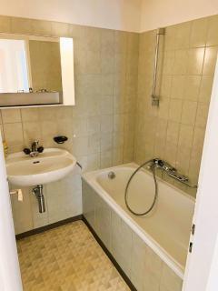 Huge Apartments, multiple Bedrooms with Balcony in Luzern Center - Self Checkin - Luzern - 9