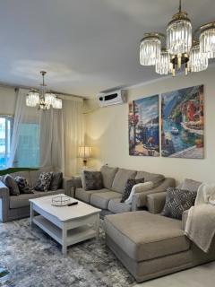 Luxury apartment 5 minutes to beach - 0