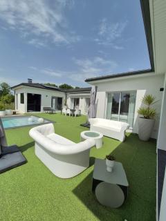Villa contemporaine de standing avec piscine - Savignac-sur-lʼIsle - 3