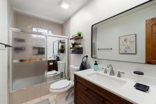 Cozy Luxury 4BR Home Near Airport - Des Plaines - 9
