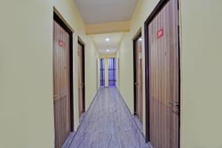 Hotel Supreme Suites - Noida - 1