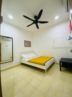 Deena's Cottage Homestay Kulim Hitech Hospital Kulim, Three bedrooms Single Storey Terrace House - 2