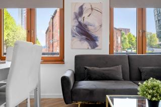 Central Sleeps 6 Apartment City SuperHost - 4