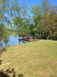 Una, Home on river bank - 1