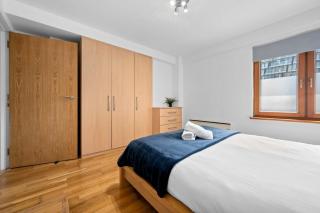 Central Sleeps 6 Apartment City SuperHost - 2