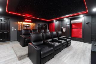 Ultimate Family Escape Near Disney - Sparkling Pool, Hot Tub & Epic Private Movie Room - Davenport - 0