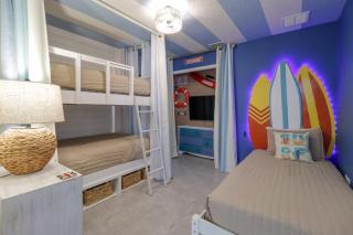 Ultimate Family Escape Near Disney - Sparkling Pool, Hot Tub & Epic Private Movie Room - Davenport - 9