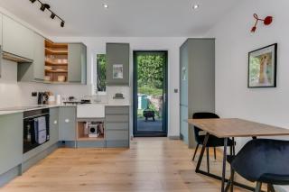 2BR Home, FREE Parking, Sleeps 7 - Easy Access to Central London & Heathrow - Hanwell - 4