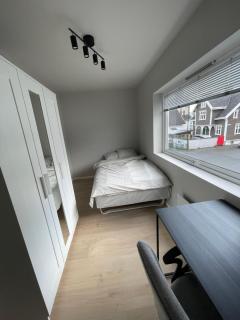 4 Bedroom Home Near City Center, 2 baths - Stavanger - 2