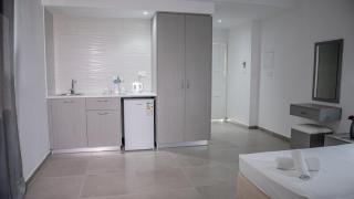 Windmills Hotel Apartments - 6