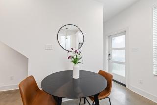 NEW Couyon House Luxury Amenities Fast WiFi 65 TV - Lafayette - 7