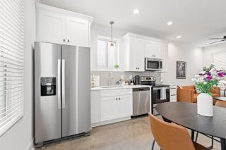 NEW Couyon House Luxury Amenities Fast WiFi 65 TV - 5