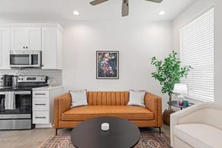 NEW Couyon House Luxury Amenities Fast WiFi 65 TV - Lafayette - 1