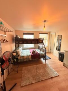 Tooting Broadway Guest Studios - 1
