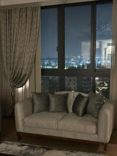 Luxurious 3- bedroom apartment at Aeon Tower - 2