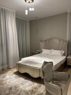 Luxurious 3- bedroom apartment at Aeon Tower - Sheikh Zayed - 5