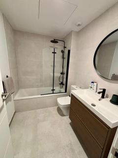 Modern 4-Person Apartment with Pool & Indoor Parking - Estepona - 7