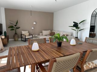 Modern 4-Person Apartment with Pool & Indoor Parking - Estepona - 4