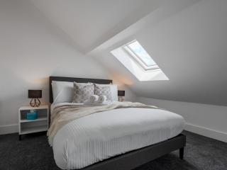 Sandhurst House, 1 Bed, Parking - Pass the Keys - 9