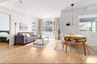 2 bedroom, lake view, light rail, Bergen - 0