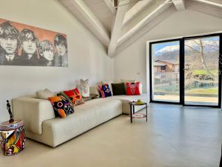 Top floor design apt, 3bd, 2bt! - Colico - 2