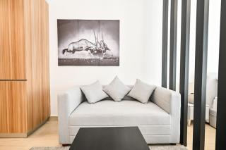 Chic Studio in Prime JVC Spot - Holiday Boulevard - 6