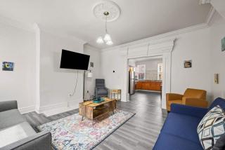 Stylish Northside 4 Bed Off Street Parking - 0