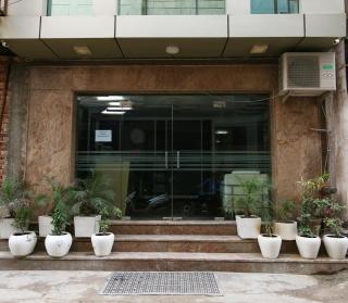 A Family Hotel Oppera Near IGI Airport - 3
