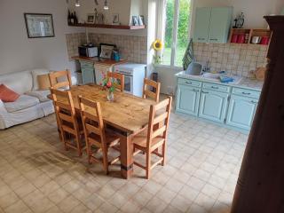 Large 4 bed house available for short stays - Petit-Bersac - 4