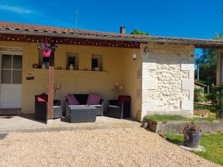 Large 4 bed house available for short stays - Petit-Bersac - 0