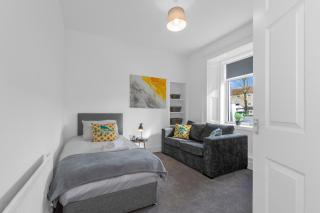 Arran Cottage - 4 Bed Home on M8 - Coatbridge - 4