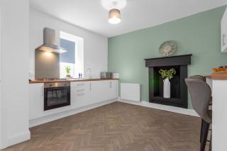 Arran Cottage - 4 Bed Home on M8 - Coatbridge - 3