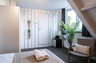 Sea Side- With Private Bathroom,cozy Suite W View - Zoutelande - 2